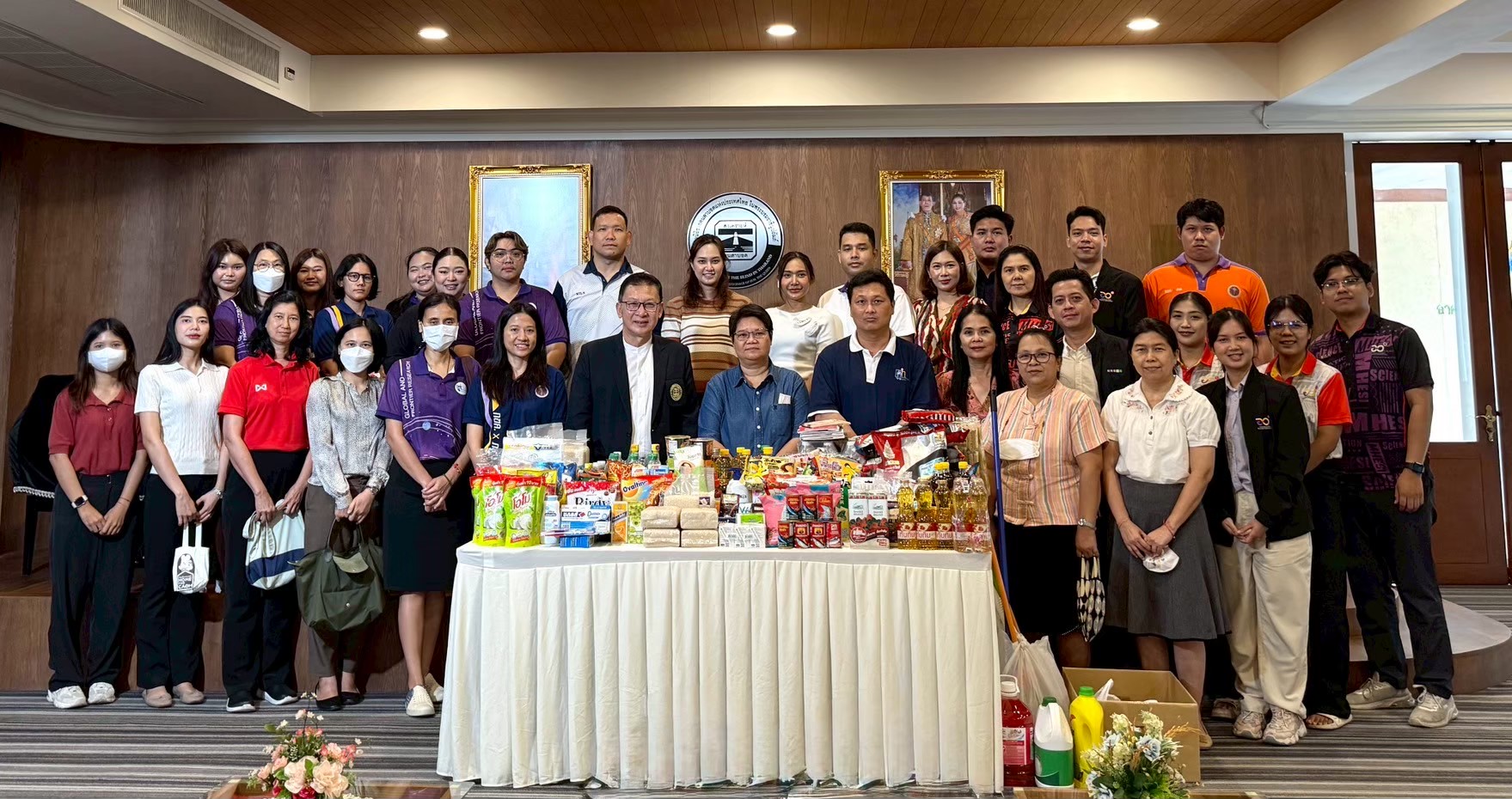 LINE ALBUM ร่วมบริจาคสิ่งของมอบมูลนิธิช่วยคนตาบ