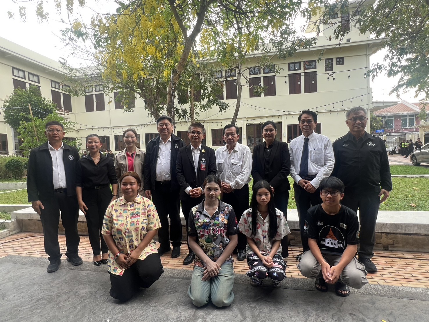 ภาพรอง 2