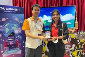 ศุภมาส รมว.กระทรวง อว. พร้อมคณะผู้บริหาร เยี่ยมชมบูธศูนย์ควา ... พารามิเตอร์รูปภาพ 6