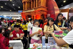 ศุภมาส รมว.กระทรวง อว. พร้อมคณะผู้บริหาร เยี่ยมชมบูธศูนย์ควา ... พารามิเตอร์รูปภาพ 9