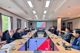 กลุ่มนิติกรรมสัญญาและคดี กองกฎหมาย สป.อว. เดินทางไปปฏิบัติรา ... Image 2